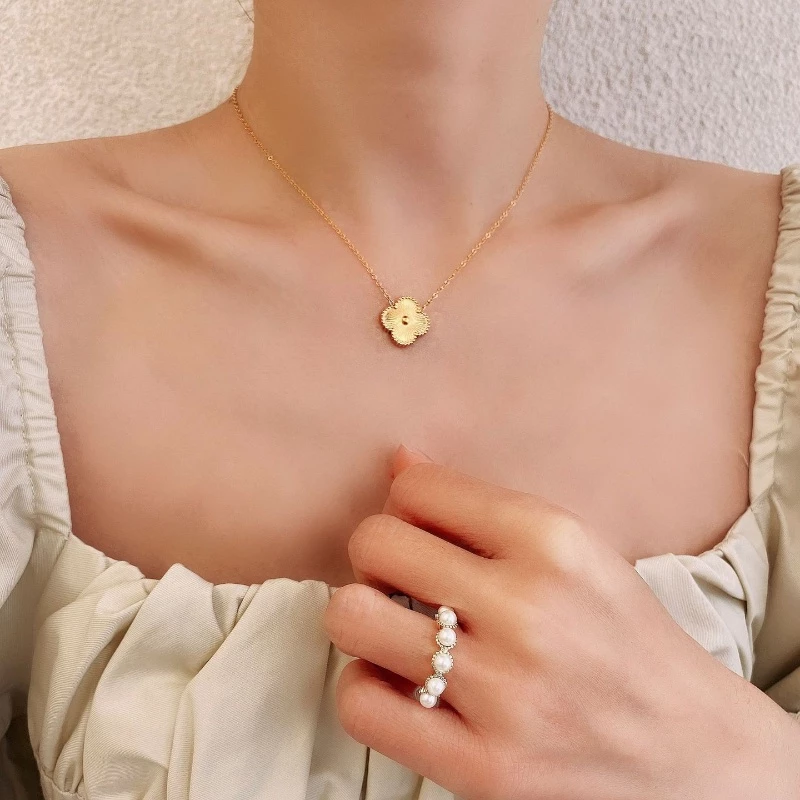 สร้อยคอ สร้อยข้อมือไทเทเนียม จี้ใบโคลเวอร์สี่แฉก เข้ากับทุกการแต่งกาย สไตล์เกาหลี ญี่ปุ่น แฟชั่นสําหรับผู้หญิง thumbnail 4