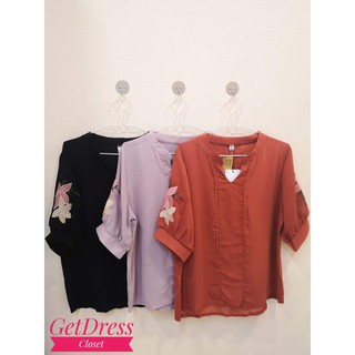 เสื้อสีพื้นแขนสามส่วนแต่งปักดอกไม้