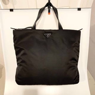 กระเป๋า ปราด้า medium padded nylon tote Bag