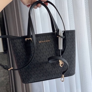 (ผ่อน0%) กระเป๋าสะพายข้าง Tote mini  Michael Kors JET SET TRAVEL XS Carryall Tote Leather ลายmk สีเทาดำ