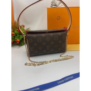 กระเป๋าสะพายข้าง Louis Vuitton