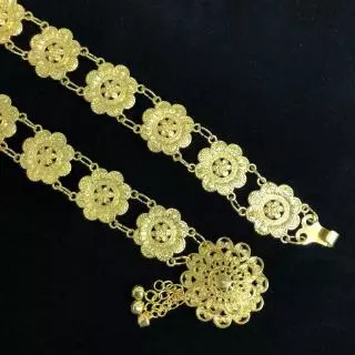 Vintage jewelry เครืองประดับโบราณเข็มขัดดอกไม้อีสานชุดล้านนาไทหัวเข็มขัด สีทอง
