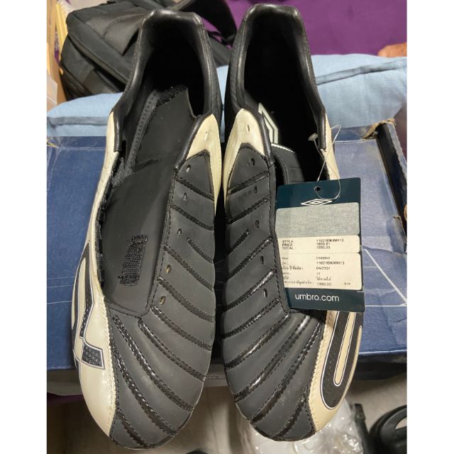 รองเท้า สตั๊ด ฟุตบอล UMBRO รุ่น SX-VALOR ไซส์ใหญ่ เบอร์13 ใหม่