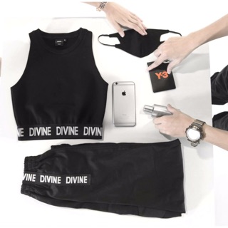 Divine crop top. ของเเท้100%