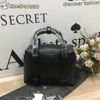 CHARLES &amp; KEITH STRUCTURED HANDBAG ของแท้ ราคาถูก