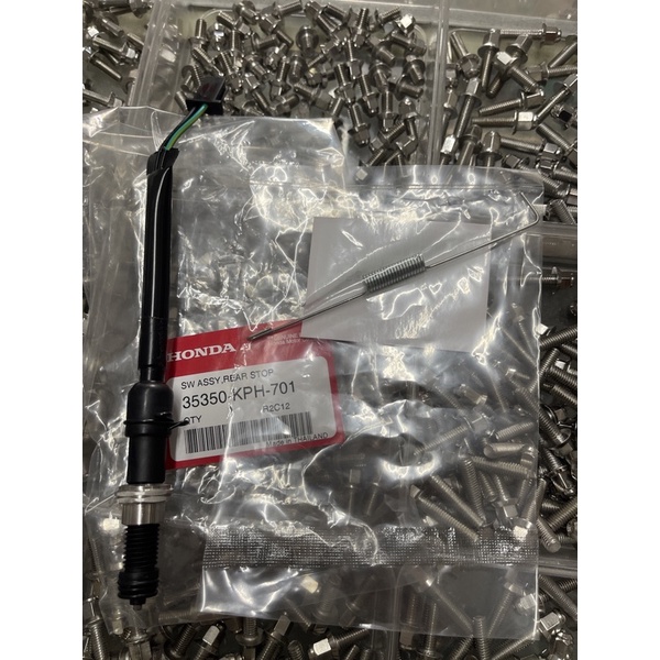 สต๊อปเบรคหลังเวฟ 125I/S,เวฟ125บังลมแท้ศูนย์ 35350-KPH-701//35357-KCC-900 สต๊อปเบรค+สปริง แท้0 น็อตไฟ