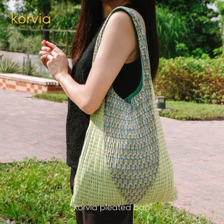 Korvia กระเป๋าผ้าพลีทลายดอกเดซี่ Daisy Pleated Bag กระเป๋าสะพายข้าง 01 Light Green Pleated Bag ถุงผ้า