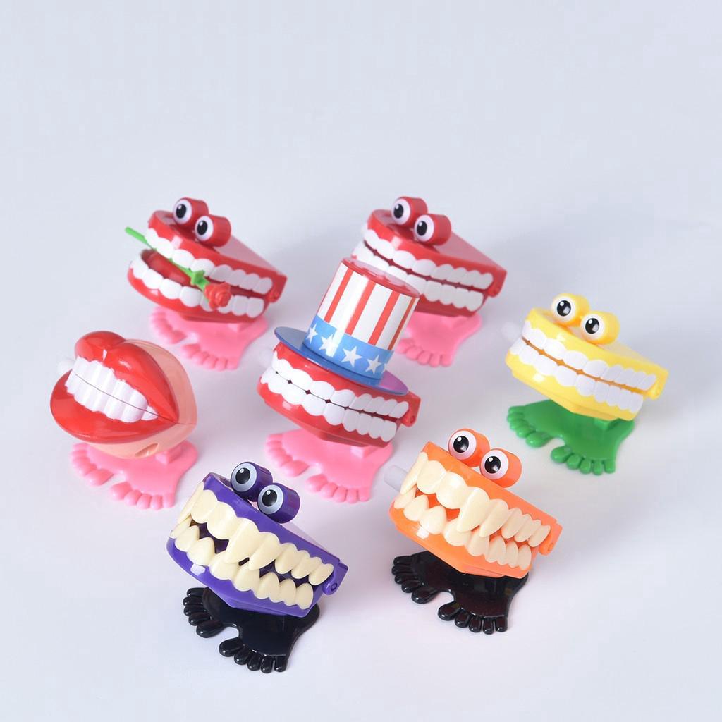 2 Pcs Jumping Teeth Chattering Smile Teeth Small Wind Up Feet ของเล่นไขลาน ของเล่นเด็ก