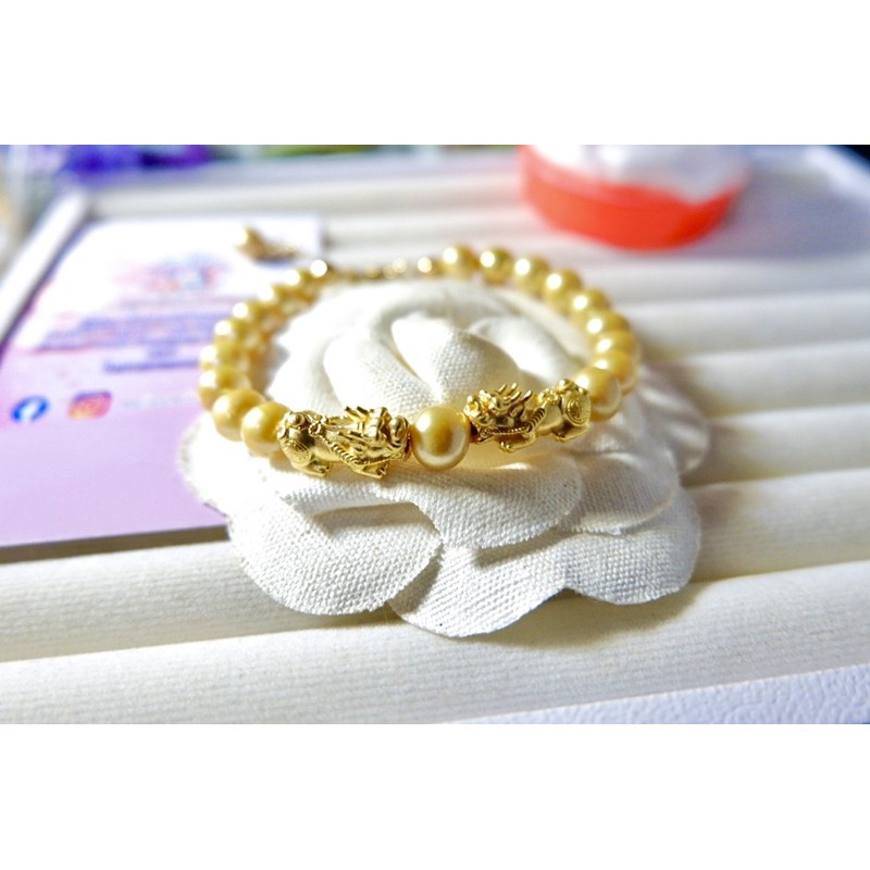 สร้อยข้อมือไข่มุกแท้100%สีทอง บูชาปี่เซี่ยะทองแท้99.99% 1 g.