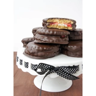 Wagon Wheels Jammie – Chocolate, Marshmallow & Raspberry Jam Biscuits (6 Pack) 220g