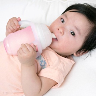 ที่จับขวดนมซิลิโคน Olababy Silicone teether handle for Gentlebottle