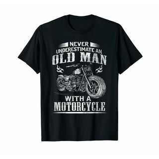 เสื้อยืด ผ้าฝ้าย 100% พิมพ์ลาย USA Never Underestimate An Old Man สําหรับผู้ชายS-5XL