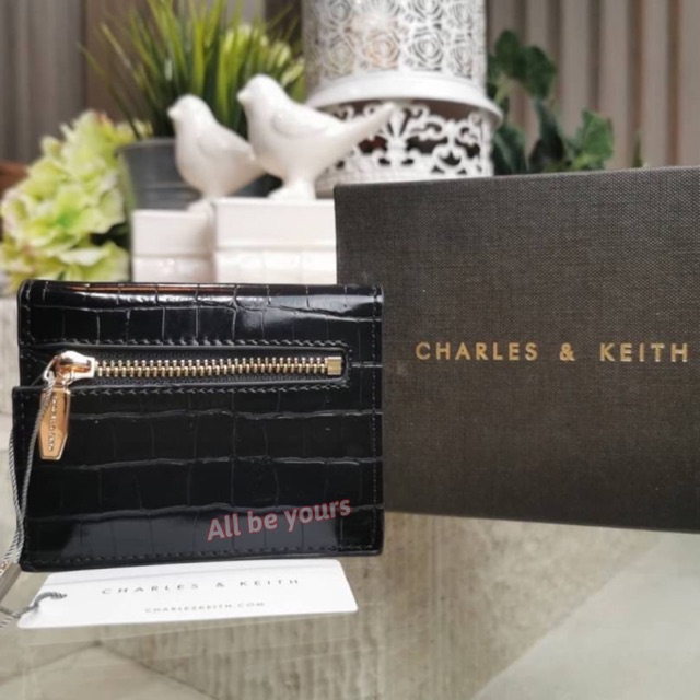 กระเป๋า CHARLES & KEITH SHORT WALLET กระเป๋าสตางค์ใบสั้น ของแท้ ของใหม่ พร้อมส่ง