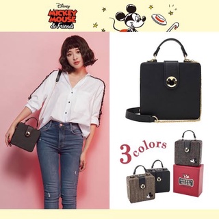 กระเป๋าแบรนด์Gracegift รุ่นmickey mouse x disney เก็บเป็นส่วนใหญ่สภาพดีมากค่ะ ราคาเต็ม3พันกว่า อุปกรณ์ครบ กล่อง ถุงผ้า