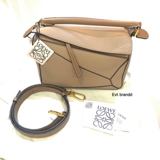 มาเพิ่ม 1 ใบค้า used like very newww Loewe puzzle small gain sand mink y.19