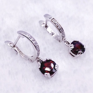 L6426 ต่างหูพลอยโกเมนแท้  ( Garnet ) แบบอิงลิชล็อค ตัวเรือนเงินแท้ 925 ชุบทองคำขาว