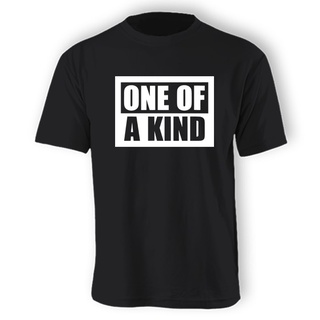 เสื้อยืดลําลอง ลาย ONE OF A KIND เข้ากับทุกการแต่งกาย สําหรับผู้ชาย 473095