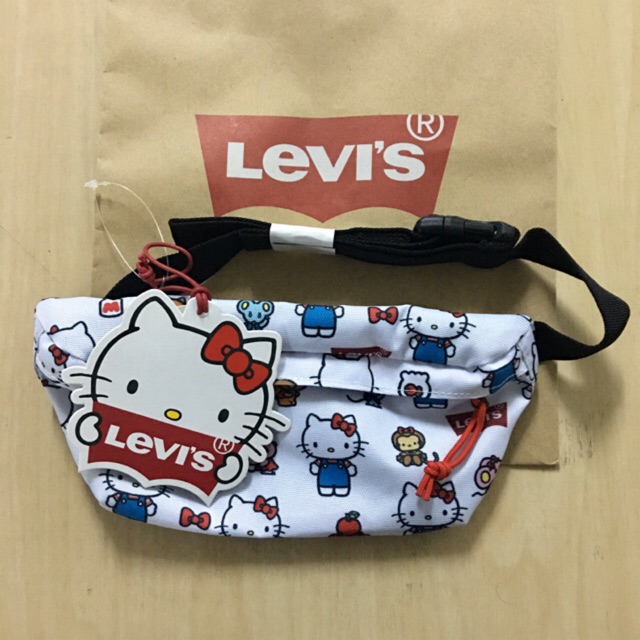 กระเป๋าคาดอก Levi’s® x Hello Kitty® ราคาป้าย 1,090 ของแท้ 100% จากช็อป