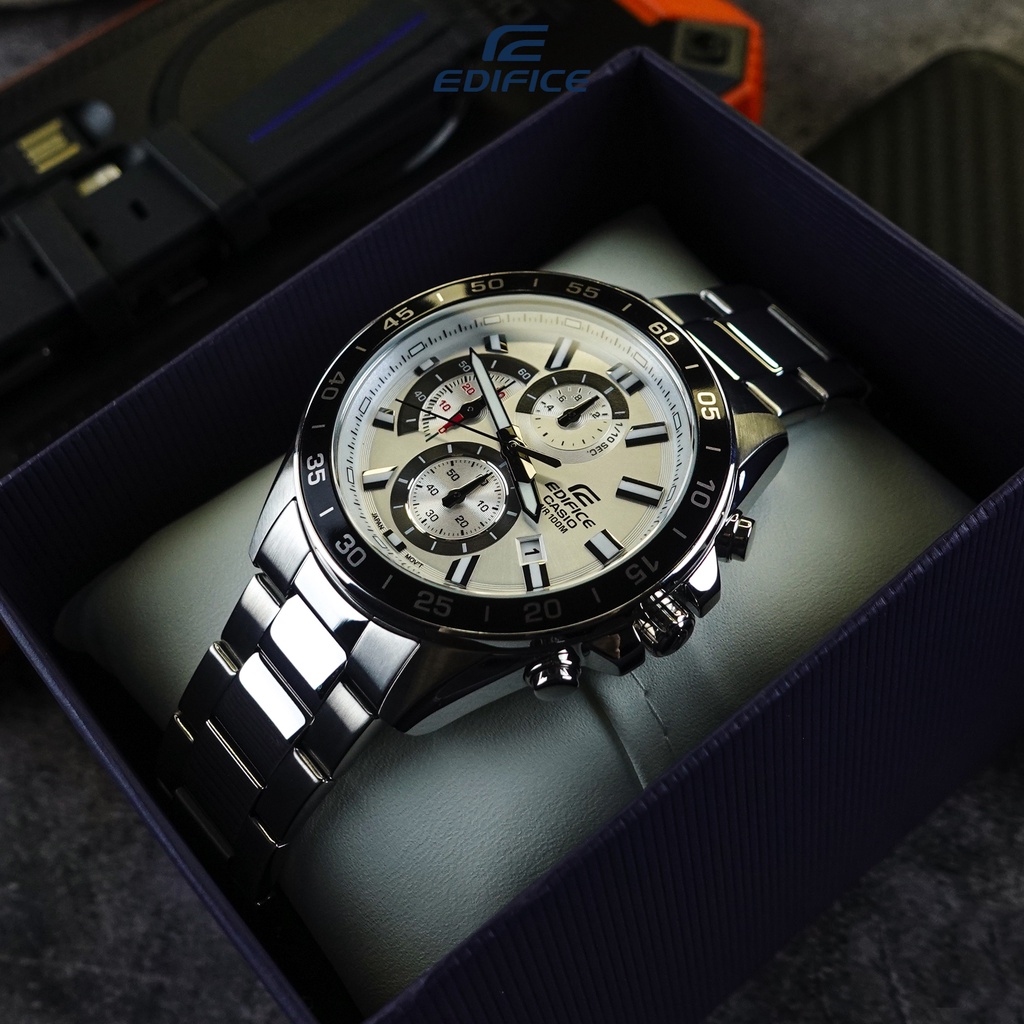 นาฬิกาข้อมือ Casio Edifice Chronograph รุ่น EFV-550D-7AV หน้าปัดขาว 45mm กันน้ำได้100m ของแท้ มีประกันศูนย์ พร้อมส่ง!