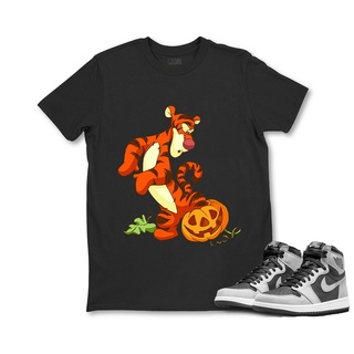 tshirtเสื้อยืดคอกลมฤดูร้อนเสื้อยืด ผ้าฝ้าย พิมพ์ลาย Disney Halloween Accidents Happen Tigger แฟชั่นสําหรับผู้ชายSto4XL