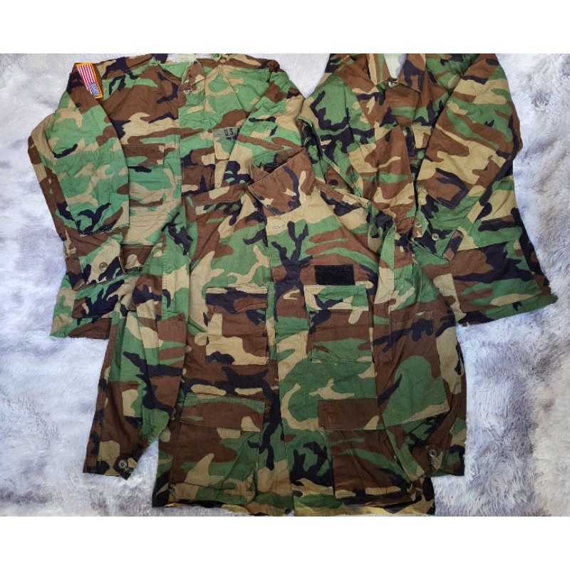เสื้อทหารมือ2USA(ลายพรางWOODLAND)สภาพใหม่สีสด