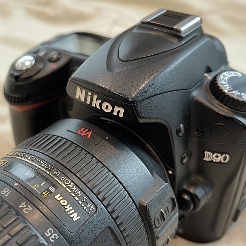 Nikon D90 พร้อมเลนส์ Nikkor18-200VR แถม!!Mem 32GB FlashAir (ต่อ Wifi ส่งรูปเข้ามือถือได้)+Remote+กระเป๋ากล้อง LowePro