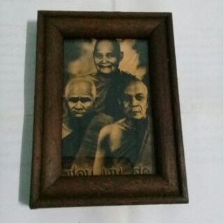 กรอบรูป 3 เกจิดัง หลวงพ่อ ชอบ เงิน สด เสริมบารมี โชคลาภ เรียกทรัพย์ สนใจบูชา ทักมาจร้า สาธุ
