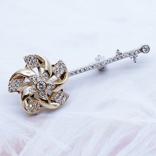 Miss Earring เข็มกลัด Pin เข็มกลัดเพชรกังหัน หมุนได้ อะไหล่สีทองอ่อน น้ำหนักเบา ไม่ถ่วงเสื้อ