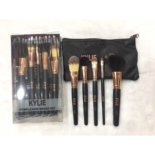 ชุดแปรง Kylie 5 ชิ้นพร้อมกระเป๋าสีดำเก็บแปรง ขนาดพกพาสวย ขนสังเคราะห์นิ่มค่ะ  ฿650.00+50 ขนแปรงสังเคราะห์นิ่มใช้ทนนาน