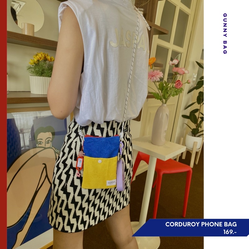 CORDUROY PHONE BAG กระเป๋าใส่มือถือผ้าลูกฟูก