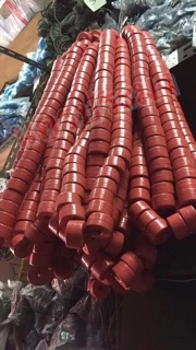 ทุ่นตลับ แบบกลม สีแดง (ขายเป็นพวง โดย 1 พวงมี 50 ชิ้น) ใช้สำหรับใส่อวน