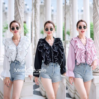 Sweet Ladies Shirt เสื้อเชิ้ตแขนยาวคอวี แต่งระบาย  จับจีบย่นที่สาปเสื้อแถมระบายพริ้วๆไล่เลเยอร์ลงมาจากช่วงไหล่. คือดีมาก
