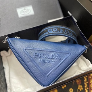 กระเป๋าสะพาย ทรงสามเหลี่ยนม (VIP) Prada triangle bag nylon สามารถใช้ได้ทั้งผู้หญิงกับผู้ชาย