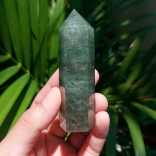 กรีนสตอเบอรี่​ควอตซ์​ทรงแท่งหกเหลี่ยม Green Strawberry Quartz Tower