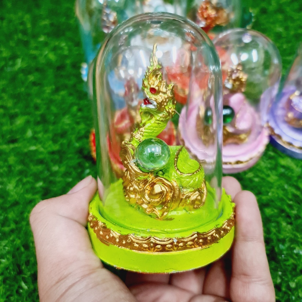 พญานาคราชครอบแก้ว สีเขียวอ่อน พร้อมลูกแก้วนาคา สูง8ซม.ผ่านพิธีพุทธาภิเษกจากวัดป่าศรีสุทโธ คําชะโนด