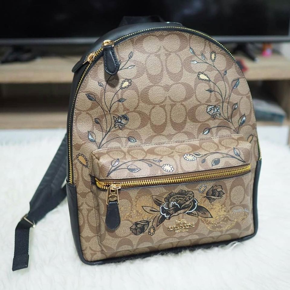 COACH MEDIUM CHARLIE BACKPACK IN SIGNATURE CANVAS WITH CHELSEA