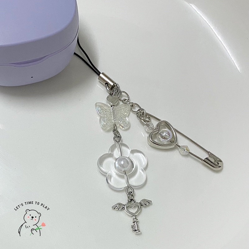♡ keychain | พวงกุญแจ น่ารักมากกกๆๆ โทนขาวๆ ผีเสื้อ ดอกไม้ จี้
