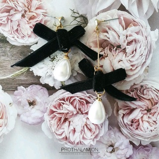 Black Ribbon with Pearl Earrings : ต่างหู ตุ้มหู โบว์ สีดำ แต่ง มุก และ เพชร