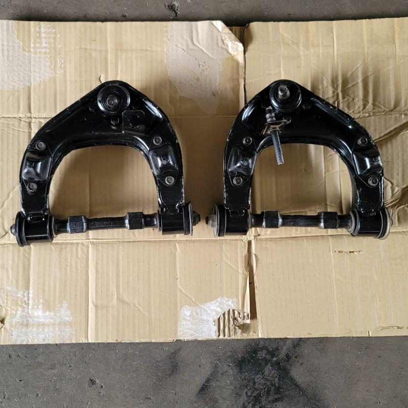 (USED) Mitsubishi Pajero v3 หรือ v4 หรือ ต้นแขน Storm V24 V31 V34 V44 V46