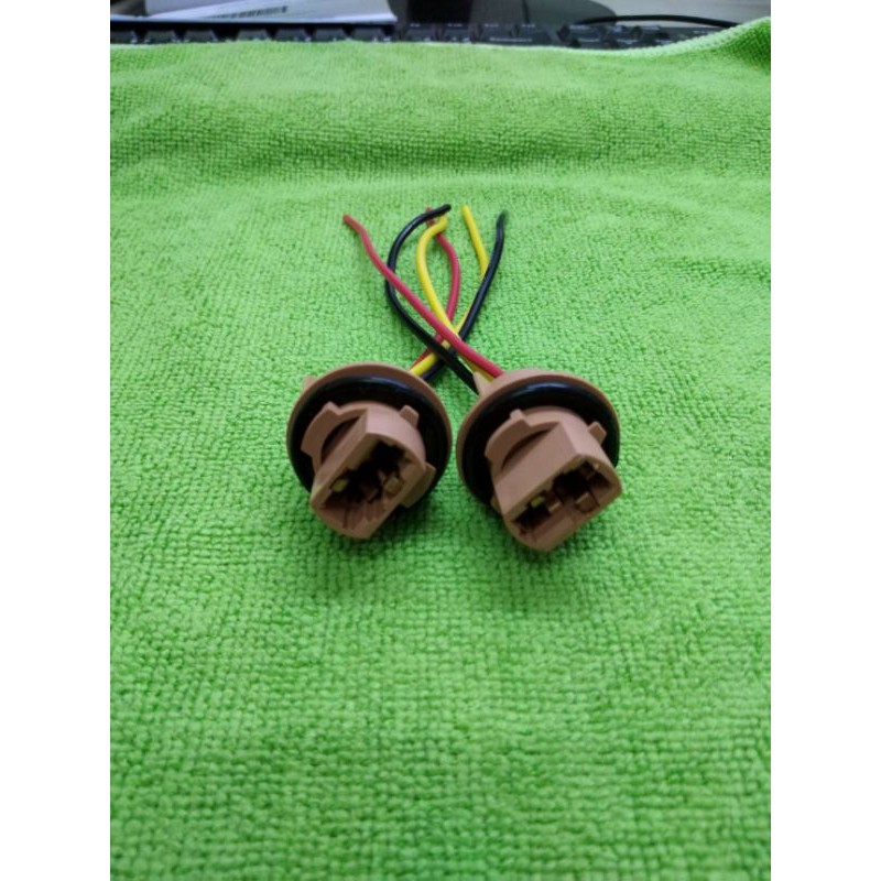 ขั่วไฟเบรครถยนต์ ขั่วไฟหรี่เบรครถยนต์2จุดT20(ขั้วเสียบ)