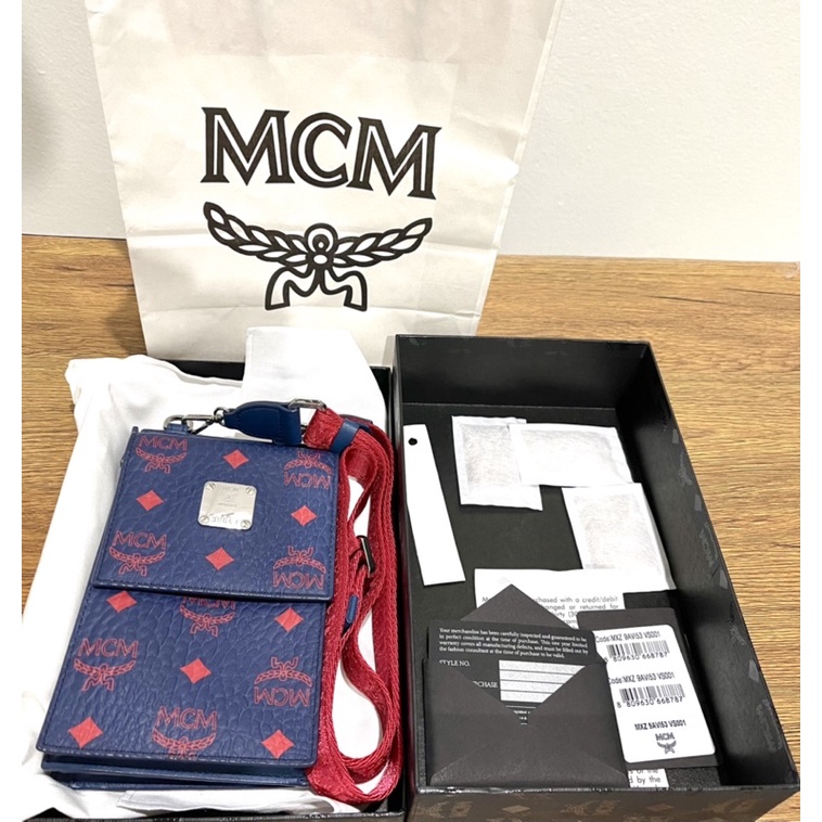 กระเป๋า MCM Cross body phone case มือสองของแท้