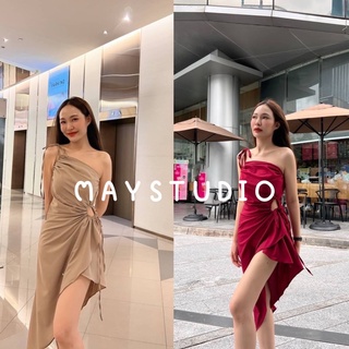 MAYFASHION เดรสยาวทรงปาดไหล่สามารถปรับรูดสายด้ายข้างไหล่เองได้และปรับรูดข้างเอวได้ ชายกระโปรงเฉลียงด้านข้าง