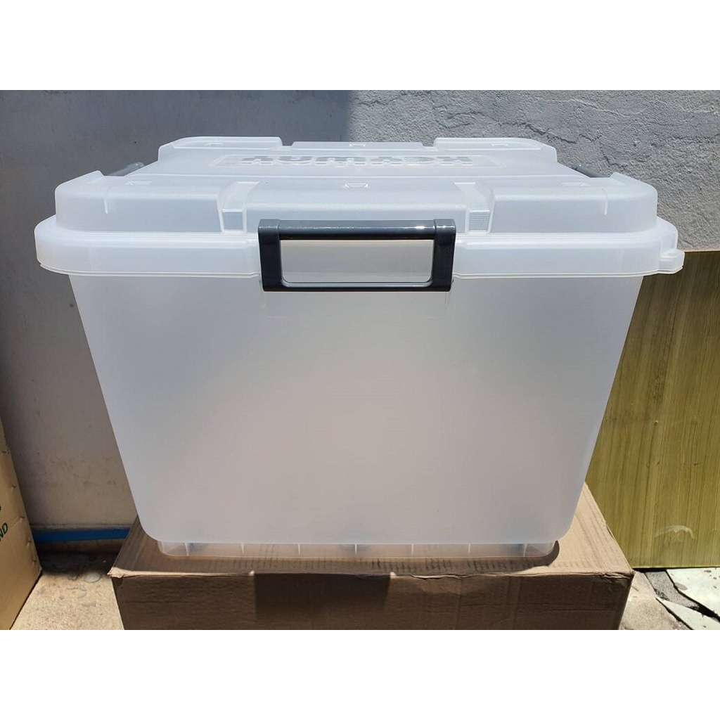 กล่องพลาสติก กล่องเก็บของมีฝาปิดล็อคได้ สามารถวางซ้อนกันได้มีล้อเลื่อนขนาด60L รุ่น K60 (หูล็อคคละสี)