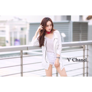 เสื้อคลุมโค๊ชผ้าบาง ผ้าสีใส่สบาย งานมาพร้อมป้ายเพชร V Chanel