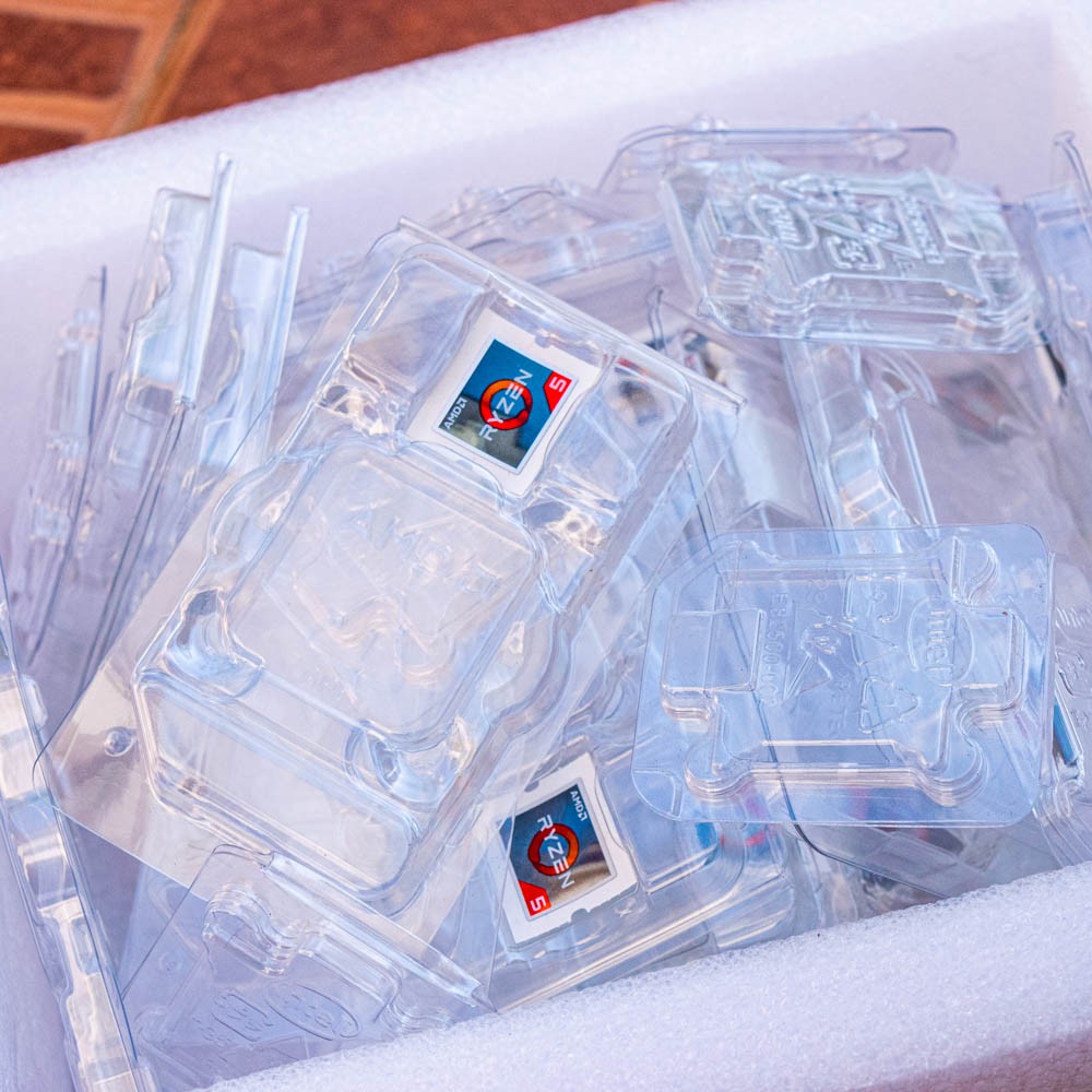 กล่องใส่ CPU + สติกเกอร์ intel 1700 amd am4