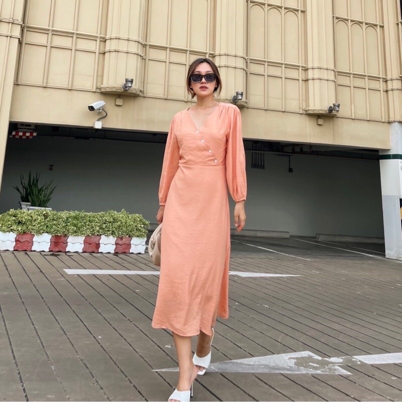 ส่งต่อเดรสสีน่ารัก ร้าน knockknockth สภาพใหม่ ลองครั้งเดียว