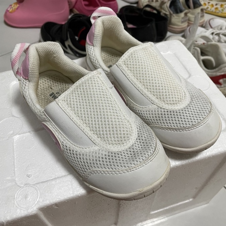 (มือ2)รองเท้าผ้าใบเด็ก IFME