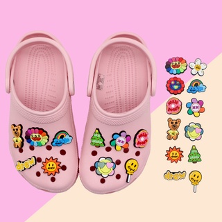 Drew แฟชั่น Crocs Jibbitz รูปดอกทานตะวันน่ารัก diy shoe charms pvc รองเท้าแตะ accessories เด็กผู้ชาย เด็กหญิง เด็ก ของขวัญคริสต์มาสสำหรับเด็ก 1000 รุ่น สําหรับคุณเลือก