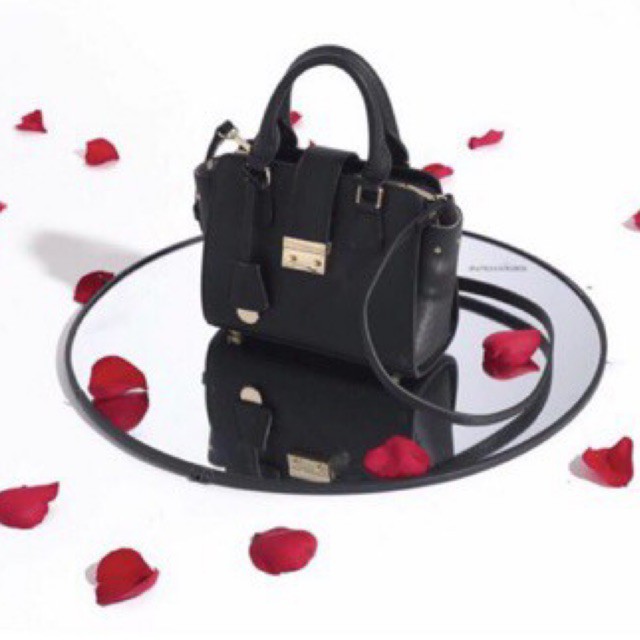 atreasurebox black lady m