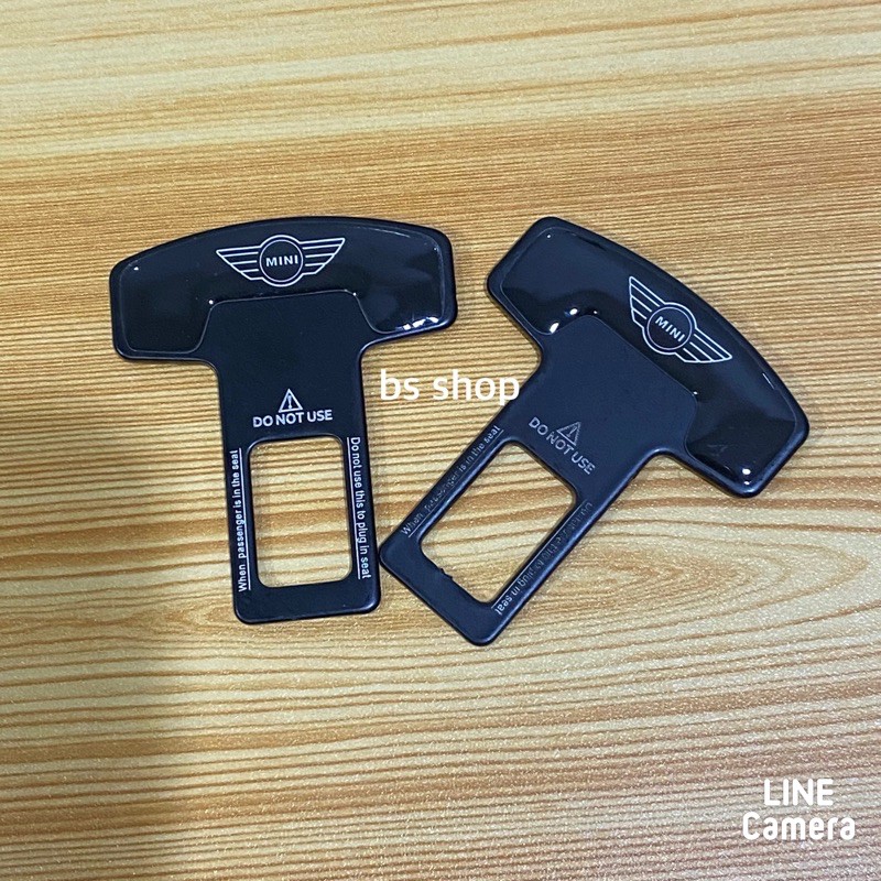 คำว่า MINI หัวเสียบเข็มขัดนิรภัย รถยนต์ ใส่ใด้ทุกรุ่น ที่เสียบเบลทหลอก ราคาต่อคู่ มี 2 ชิ้น
